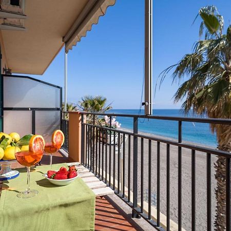 Apartament Loft Balcone Sul Mare Letojanni Zewnętrze zdjęcie