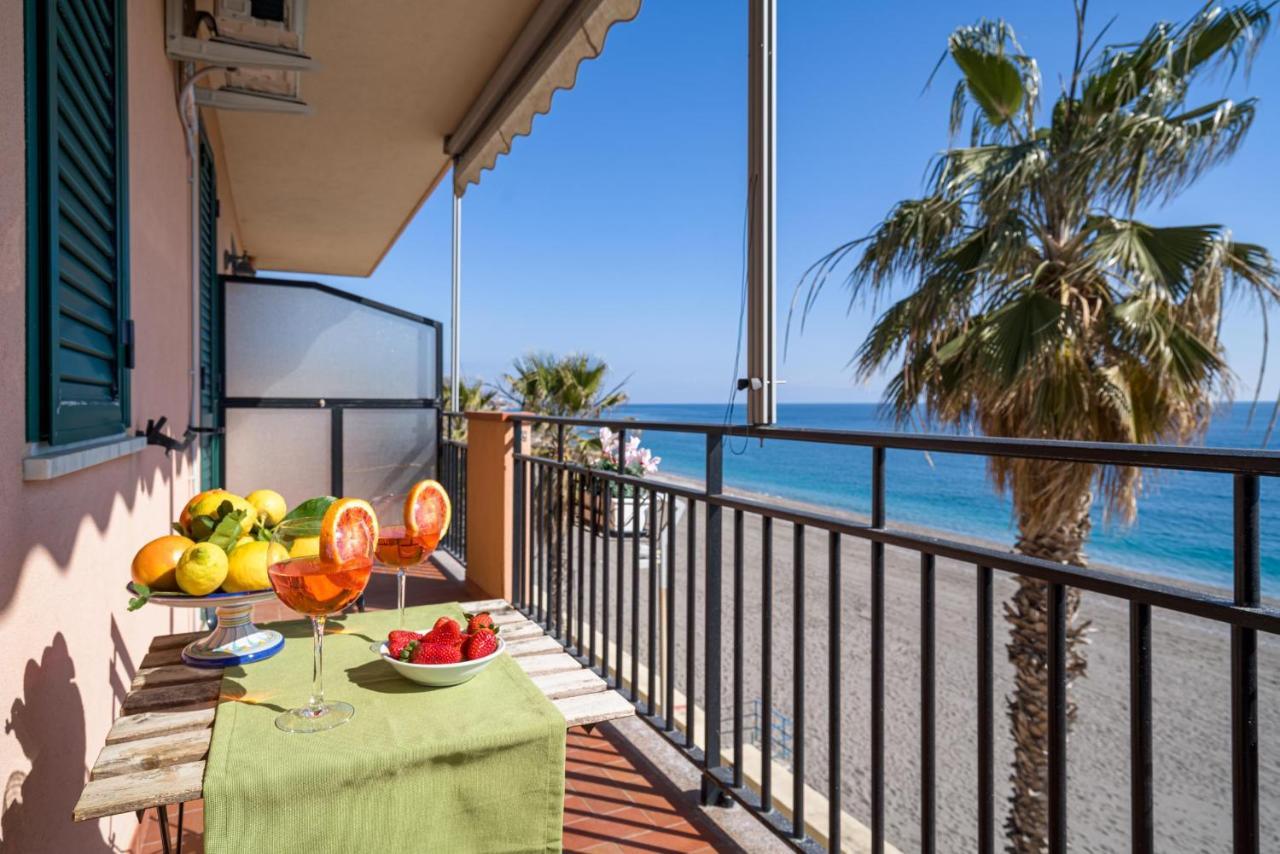 Apartament Loft Balcone Sul Mare Letojanni Zewnętrze zdjęcie