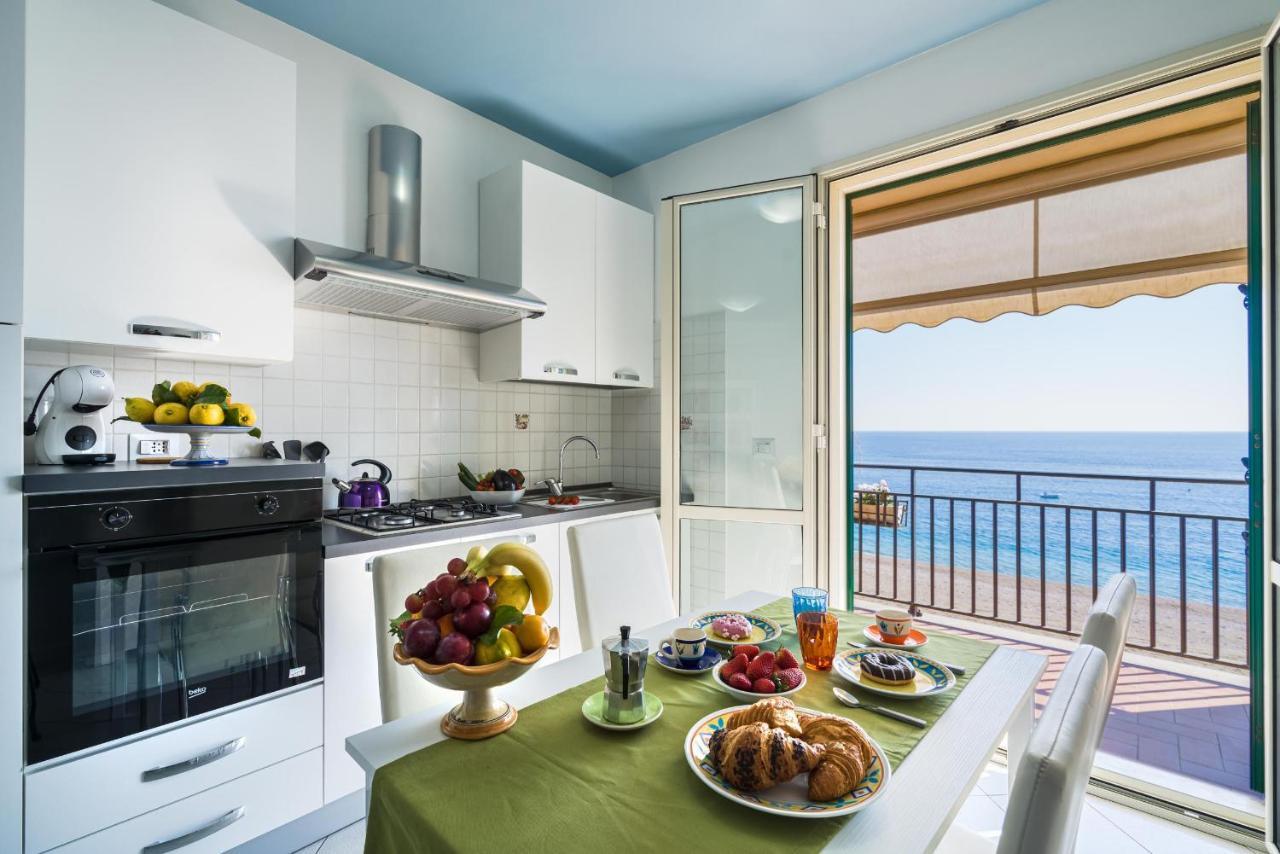 Apartament Loft Balcone Sul Mare Letojanni Zewnętrze zdjęcie