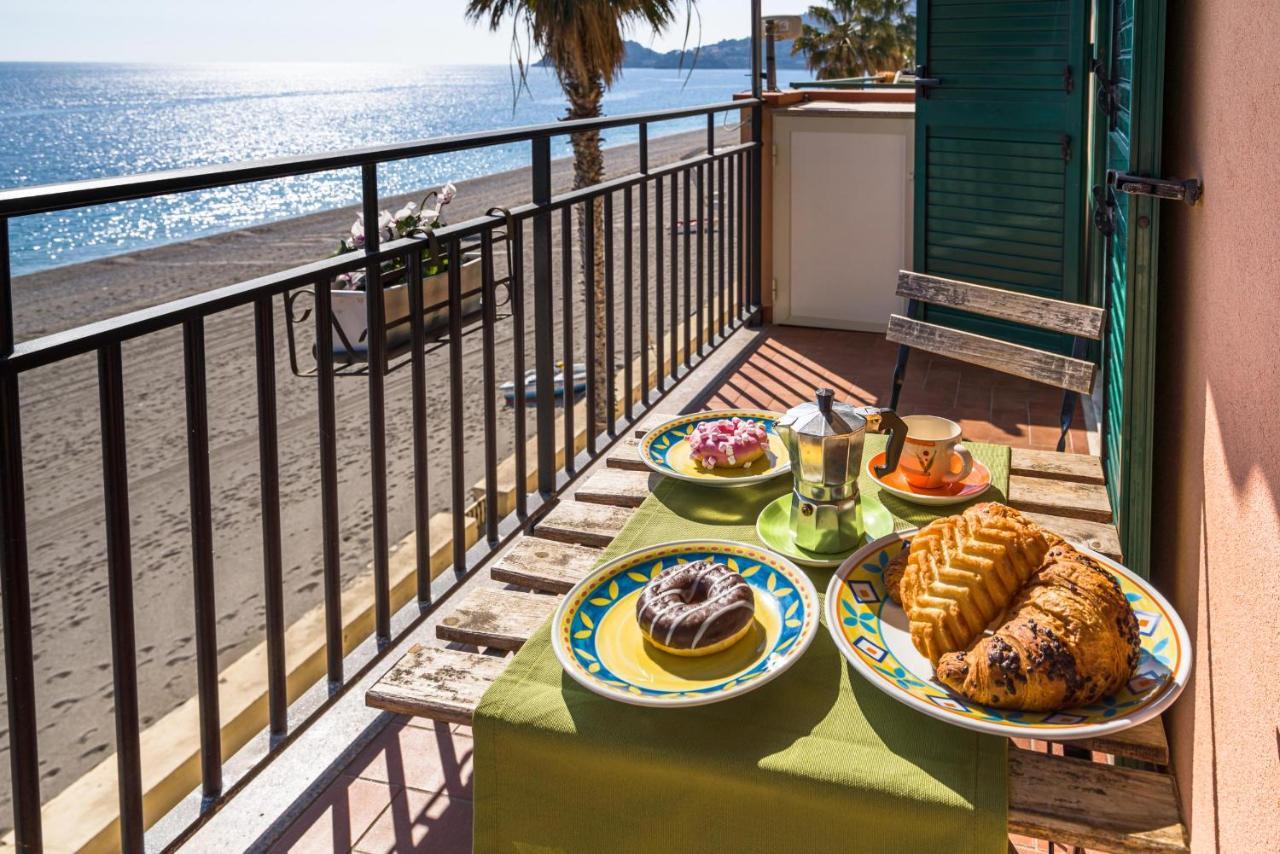 Apartament Loft Balcone Sul Mare Letojanni Zewnętrze zdjęcie