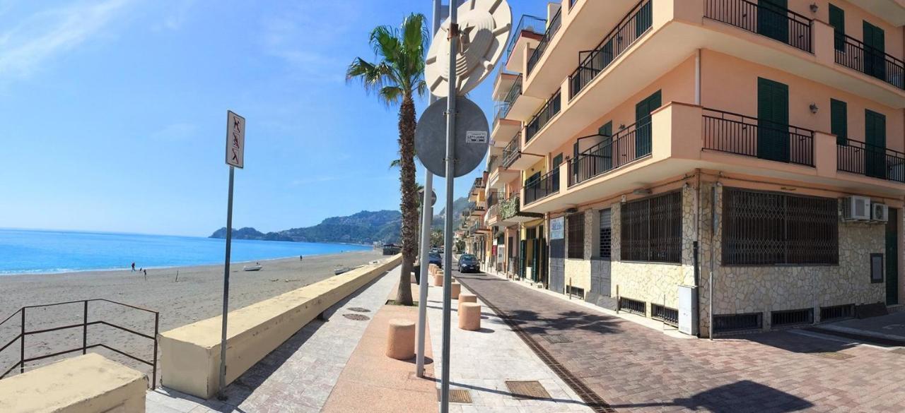 Apartament Loft Balcone Sul Mare Letojanni Zewnętrze zdjęcie